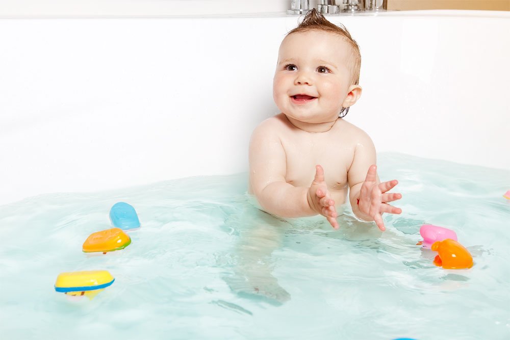 how to make baby bath time fun