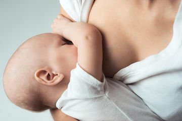 first few days of breastfeeding 02