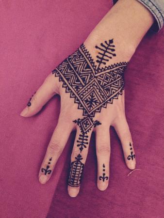 new mom mehndi designs 04