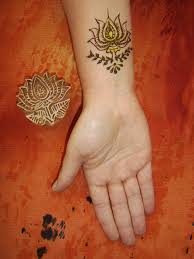 new mom mehndi designs 13