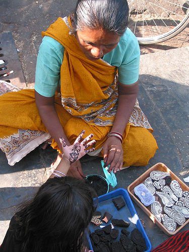 new mom mehndi designs 14