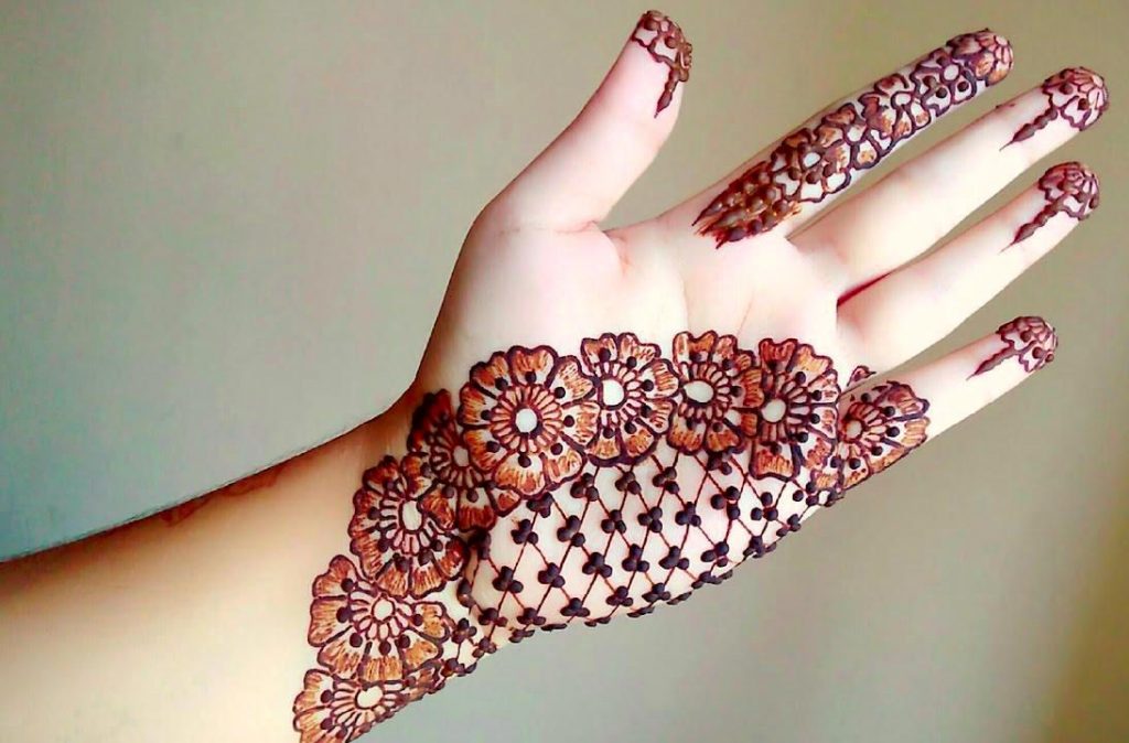 Mehndi on palm