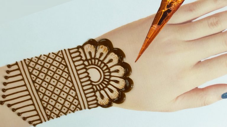 25 Stylish Indian Mehndi Designs That Are Therapeutic