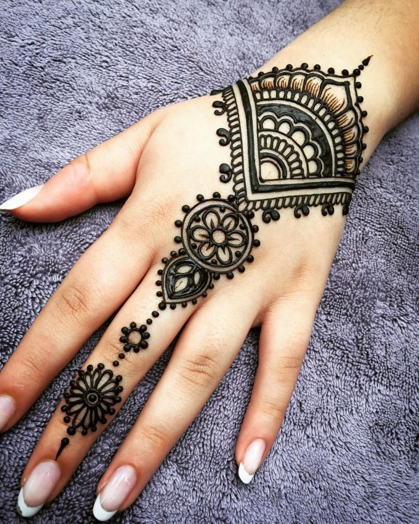 Unique mehndi design