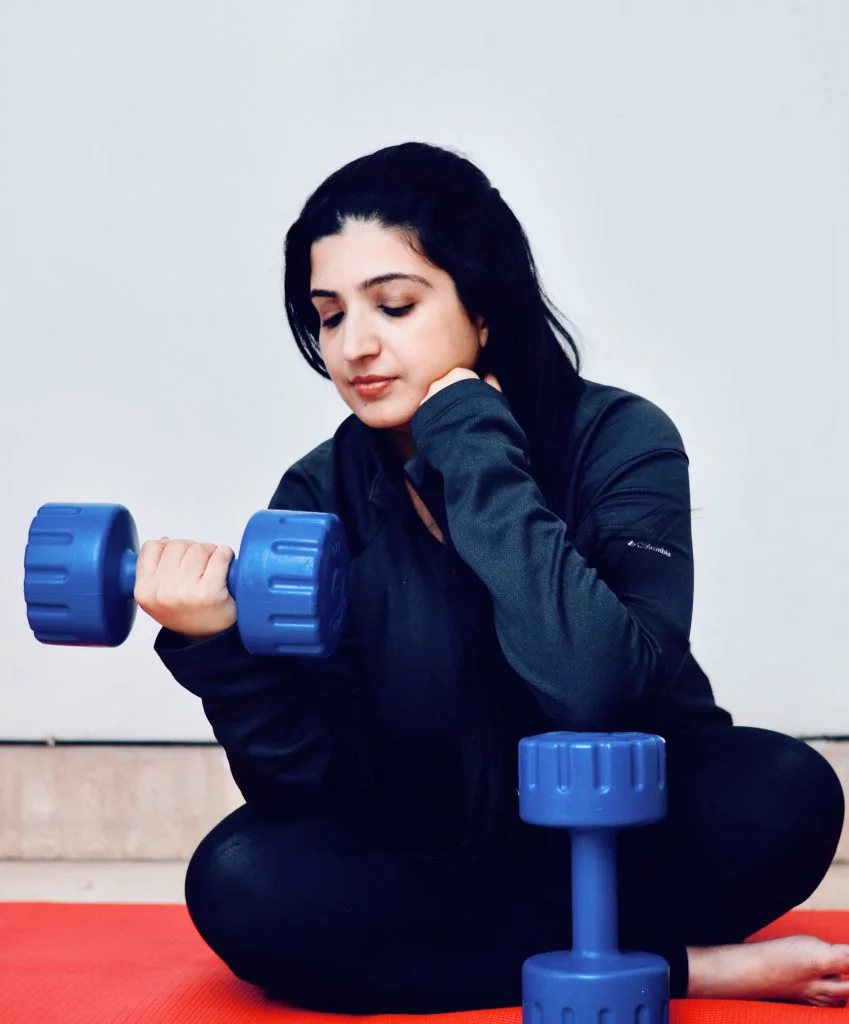 Zainab Raazi working out