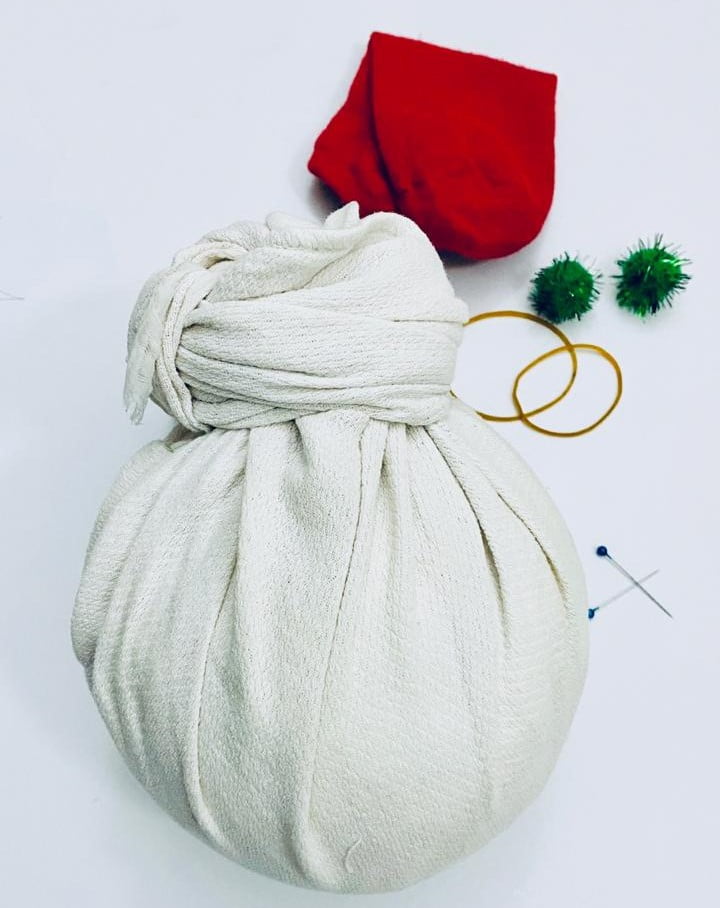 Christmas Crafts - Making the Snowman's head
