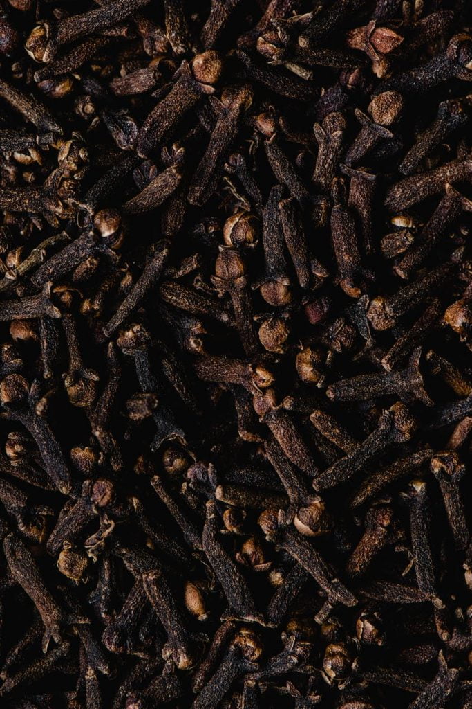 Clove for teeth sensitivity