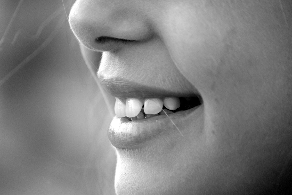 Gap in teeth - Woman with gap in her teeth