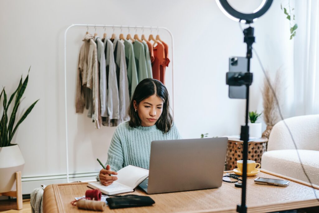 Definition of influencer - Working woman