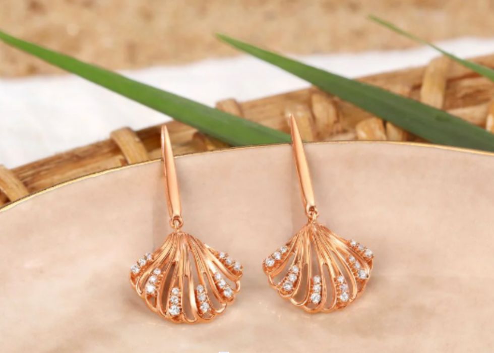 Diamond Jhumka Earrings Suitable for Four Occasions