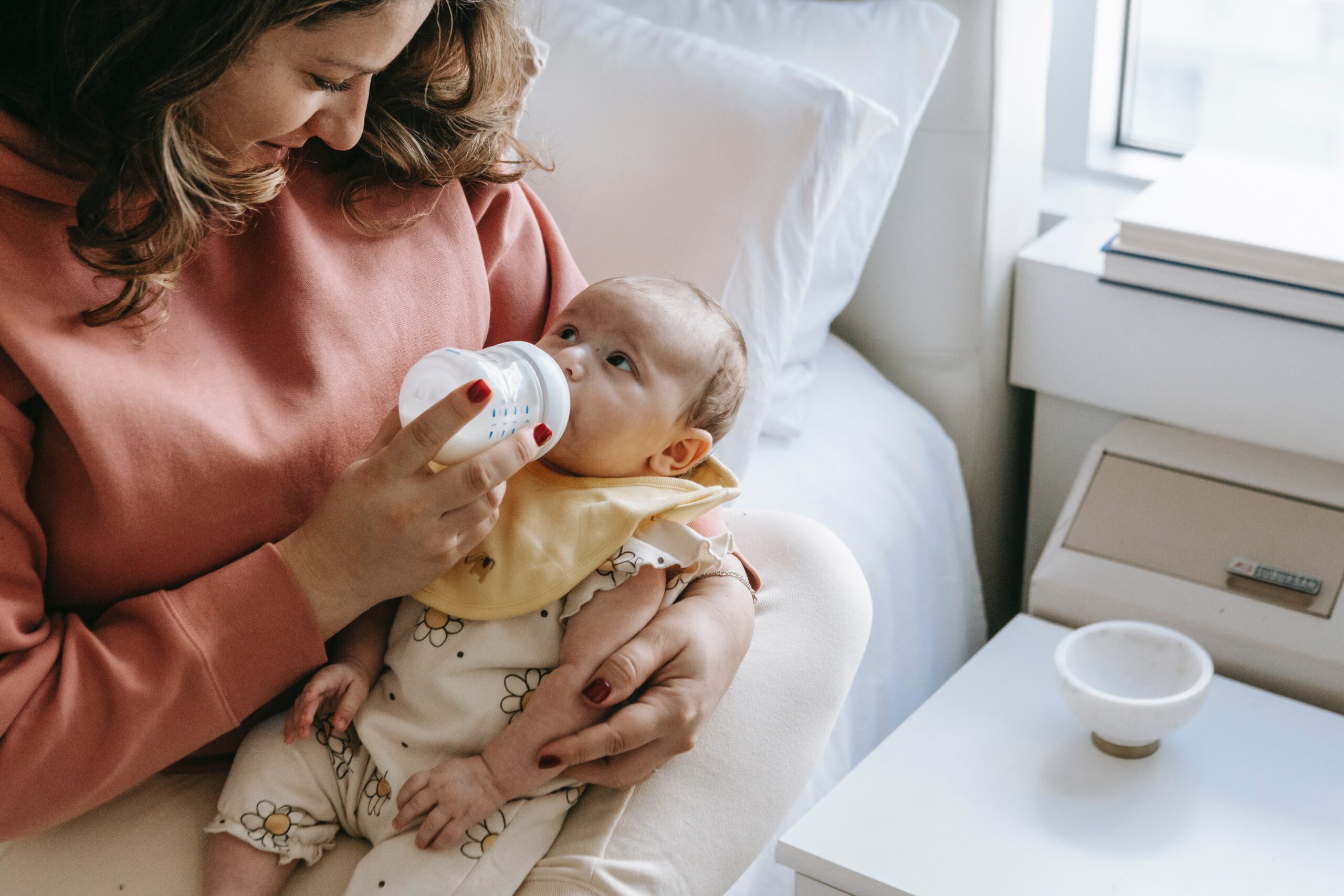 How To Introduce Bottle Feeding To Baby